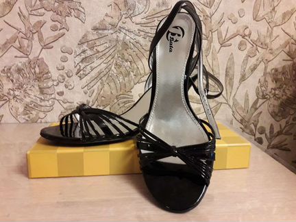 Босоножки фирмы Bata
