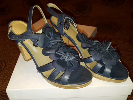 Босоножки женские