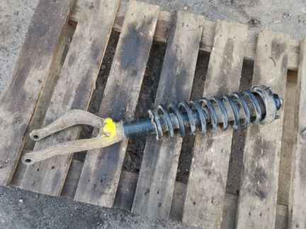 Стойка амортизатора передняя правая Honda Civic