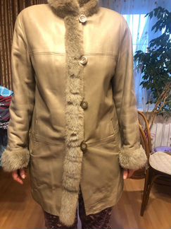 Продается кожаное пальто с норковым воротником