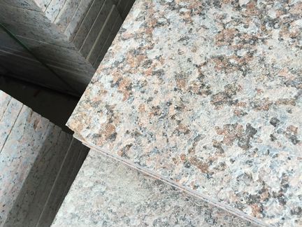 Гранитная плитка огневка G562 Мапл Ред. Красная