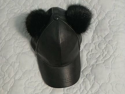 Бейсболка из натуральной кожи с ушками из нат меха