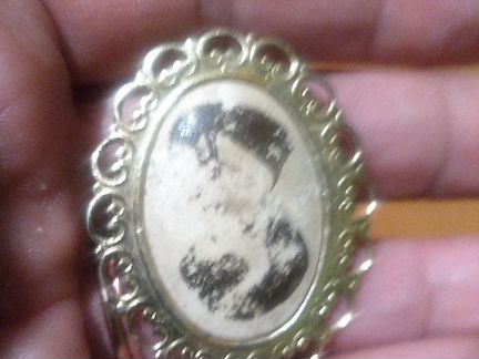 Шкатулка Яско. С брошью Камея