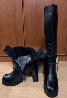 Женские кожаные зимние сапоги 38 размера