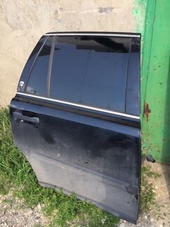 Двери XC90 volvo чёрного цвета