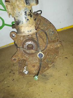 Кулак поворотный передний левый Suzuki Grand