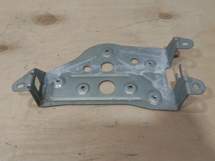 Кронштейн держатель на Mercedes Benz A2125452740