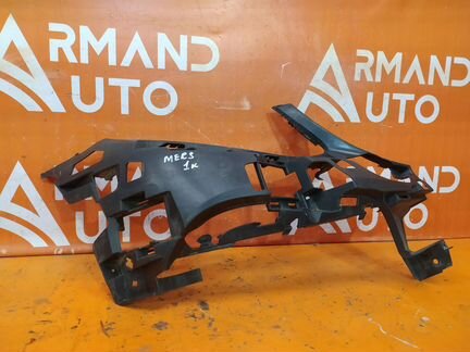 Кронштейн бампера передний правый Mercedes E-Class