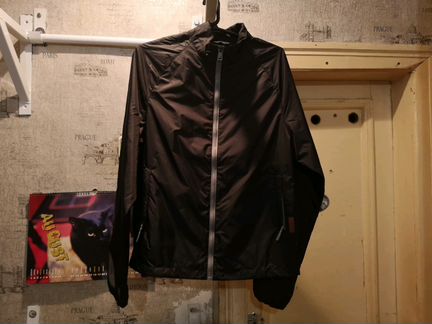 Продаю новую ветровку Ben Sherman