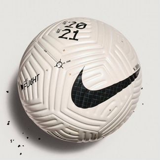 Профессиональный футбольный мяч Nike Flight