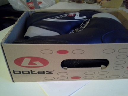 Ботинки Ботас Чехия мужск.беговые. Авито-доставка