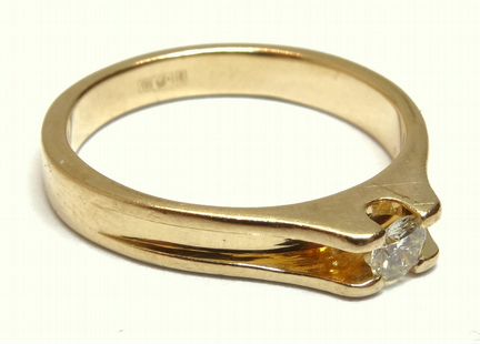 Золотое кольцо 585 пробы с бриллиантом 0.13 ct