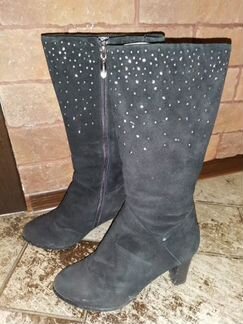 Зимние замшевые сапоги со стразами