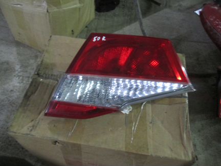 Тойота камри 50 2012 фонарь крышки багажника R