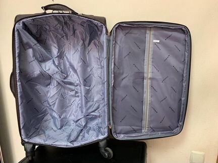 Чемодан дорожный