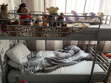 Кровать двухьярусная