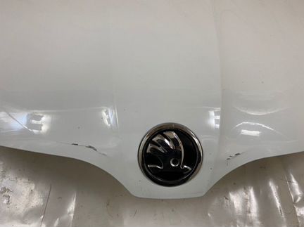 Капот Skoda Rapid 1