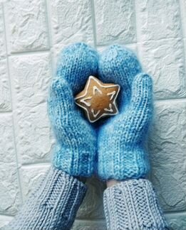 Очень теплые вязаные варежки