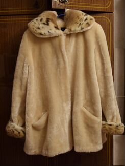 Искусственная шубка с капюшоном