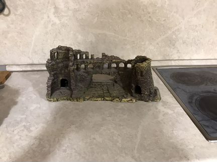 Замок стена в аквариум