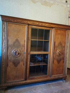 Книжный шкаф