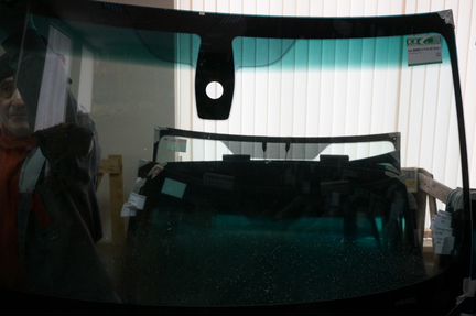 Лобовое стекло BMW (бмв) F10 10- с датчиком дождя