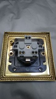 Розетка с заземляющим контактом T&J Electric