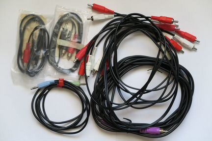 Дешевые простые аудиокабели в ассортименте