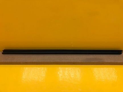 Уплотнитель стекла передний левый Nissan Murano