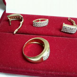 Золотое кольцо, серьги и подвеска