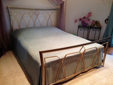 Комплект для спальни(покрывало, подушки, портьеры)