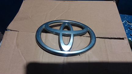 Эмблема значок Toyota