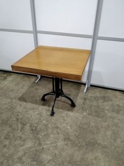 Стол обеденный деревянный квадратный