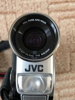 Видеокамера JVC