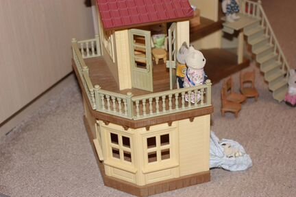 Дом Sylvanian Families с игрушками