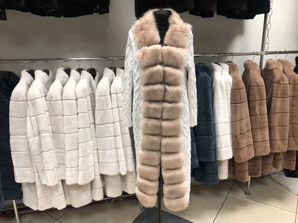 Пальто с отделкой из песца