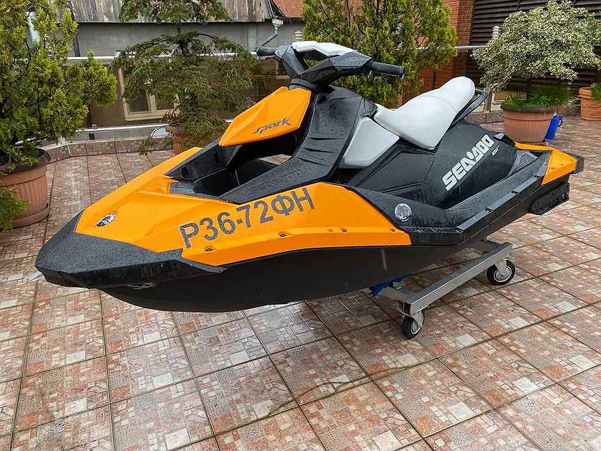 Гидроцикл sea doo spark. BRP Spark. BRP Spark 2023. BRP Spark Trixx 2024. BRP Spark Trixx 3 up прицеп