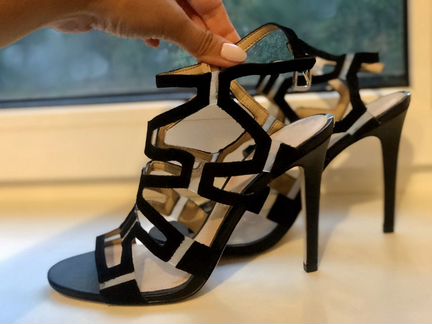 Босоножки guess
