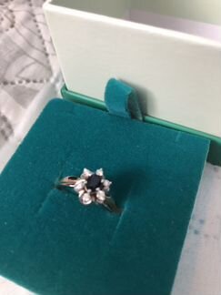 Кольцо золотое с сапфиром и бриллиантами