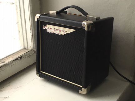 Маленький гитарный комбик Ashdown Tourbus 10