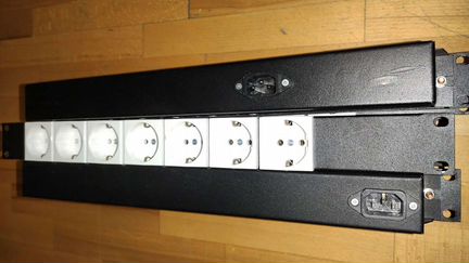 Блок розеток в серверный шкаф 19