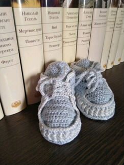 Вязаные шапки,шарфы, кардиганы,пинетки,кеды,свитер