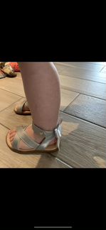 Сандалии ugg на девочку 21 р