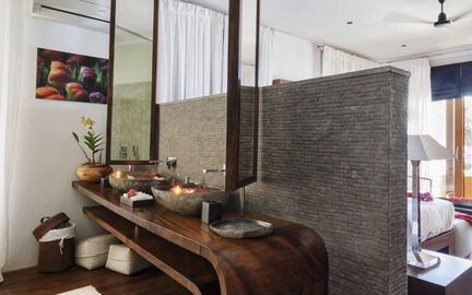 Раковина из речного камня