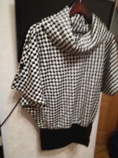 Продаётся свитер новый, трикотажный